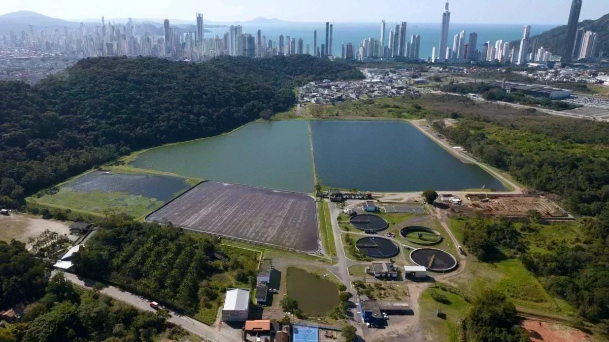 Balneário Camboriú: 100% de pontos próprios para banho e a revolução no saneamento até 2026