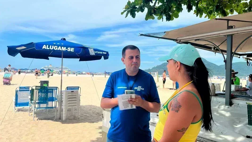 Balneário Camboriú investe em pesquisa para entender turistas: quase 200 entrevistas realizadas nas praias