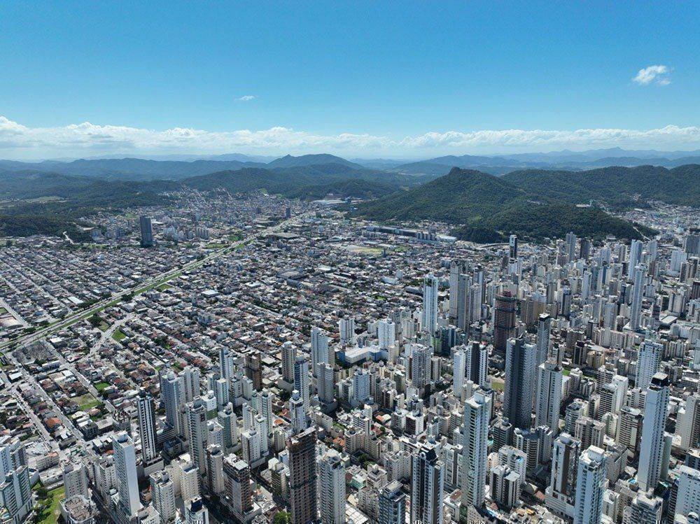 Balneário Camboriú: IPTU 2026 com descontos de até 15% e revisão diluída em 12 anos