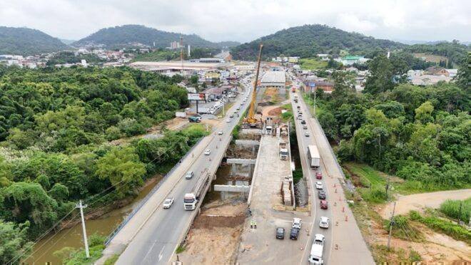 BR-470: 85% da duplicação concluída, mas 2027 é o novo prazo final