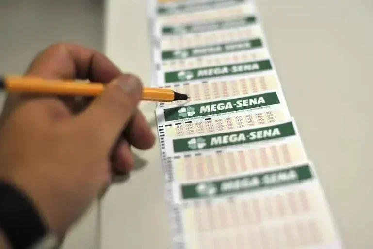 Brusque se destaca na Mega-Sena: cinco apostas acertam quatro números e acumulam prêmios