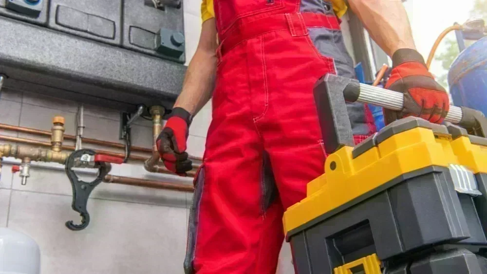 Chuvas de Verão: Como a Manutenção Preventiva Protege Seu Imóvel