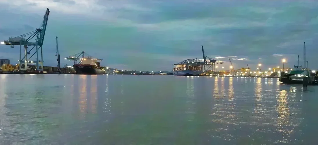 Dragagem no Porto de Itajaí: O que o Aviso de Pregão Eletrônico nº 90001/2026 significa para investidores