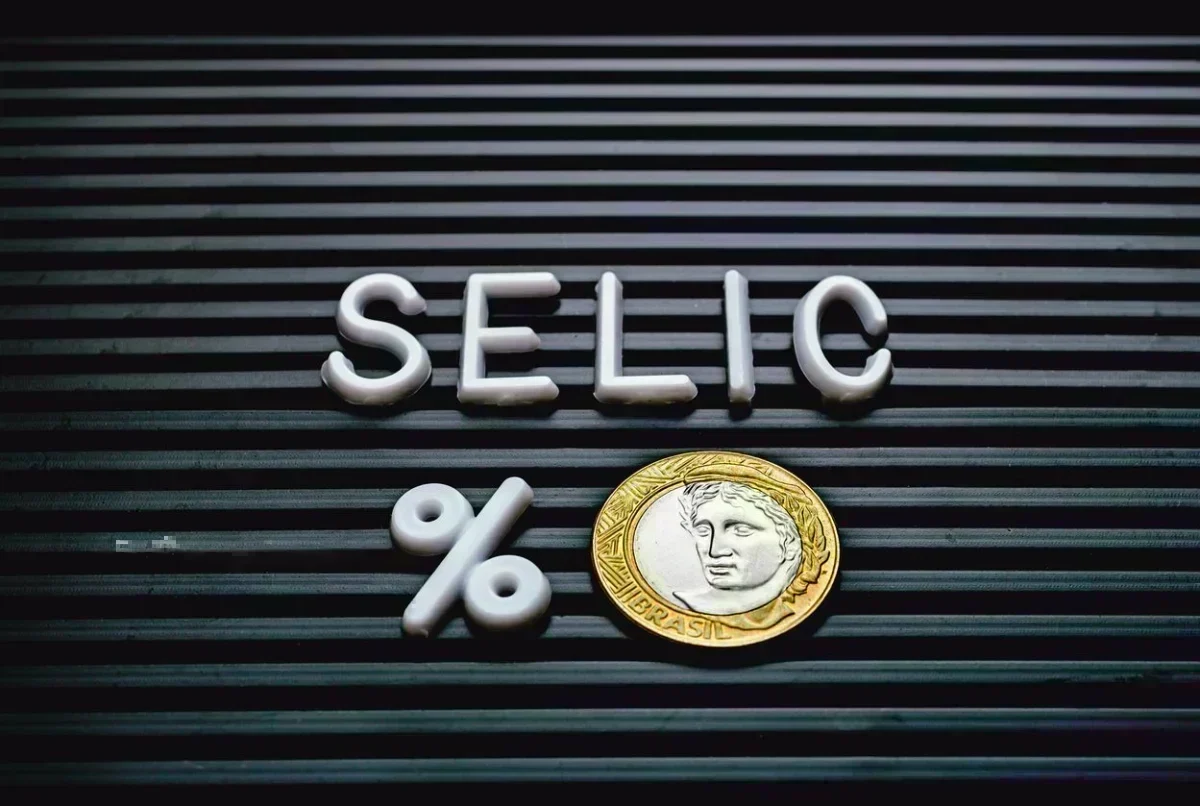 Expectativa de Selic em queda pode abrir portas para a classe média em 2026