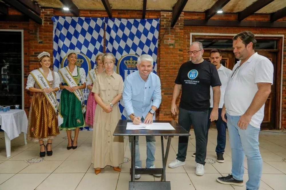 Hofbräuhaus em Blumenau: R$ 1,5 milhão para revitalizar o Biergarten em 6 meses
