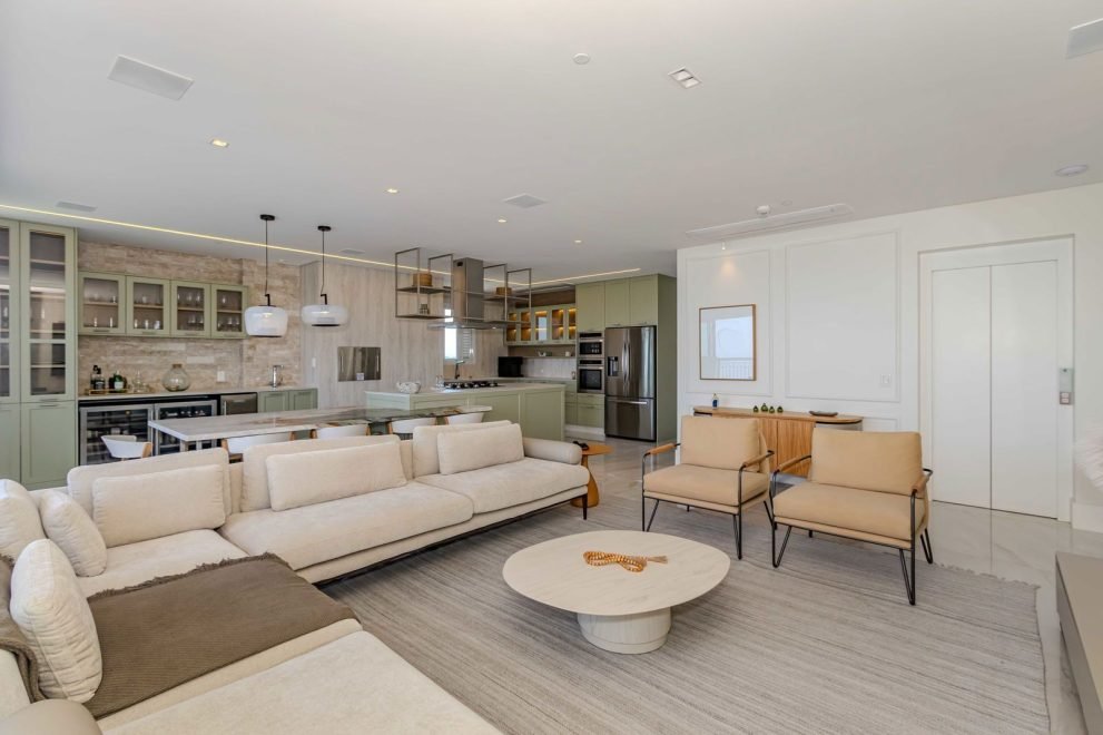 Apartamento com 5 dormitórios (sendo 5 suítes) à venda em Balneário Camboriú – Barra Sul com 230 m²