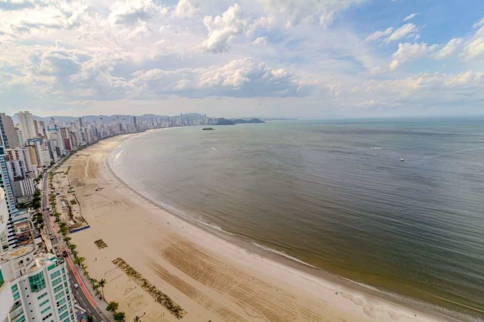 Apartamento com 4 dormitórios (sendo 4 suítes) à venda em Balneário Camboriú – Barra Sul com 359 m²