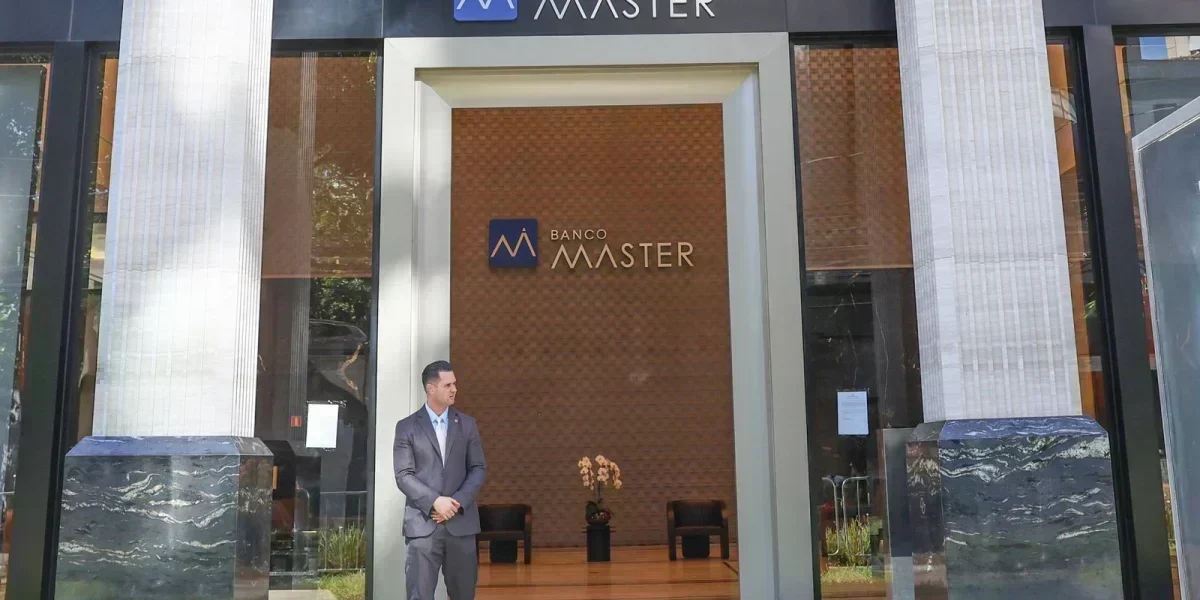 INSS suspende repasses ao Banco Master: R$ 2 bilhões em jogo após irregularidades em 254 mil contratos