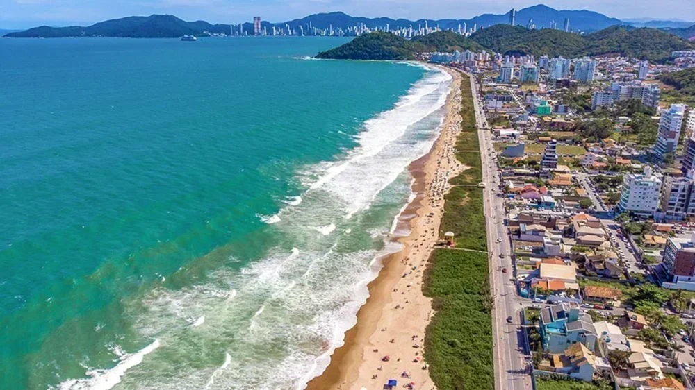 Investir no Litoral de SC: Oportunidades de Valorização com Grifes e Infraestrutura de R$ 19 milhões