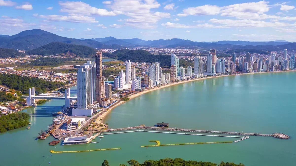 Itajaí: Um Porto de Oportunidades em Crescimento Sustentável