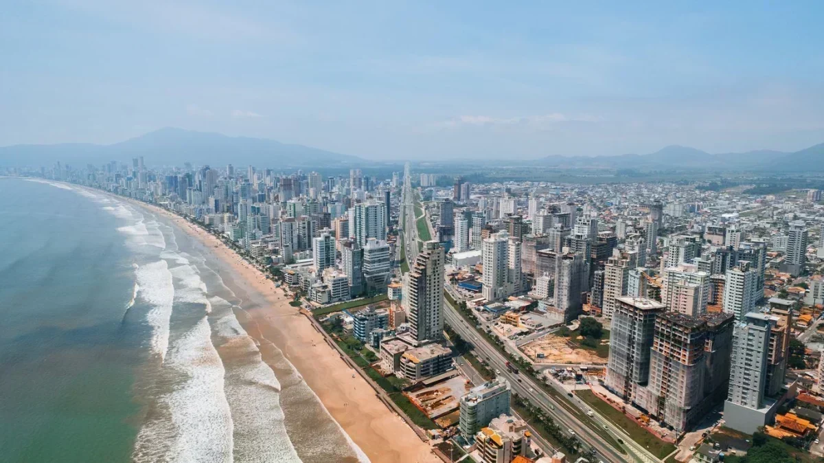 Litoral Norte de SC: Crescimento Sustentável em um Mercado Imobiliário Dinâmico
