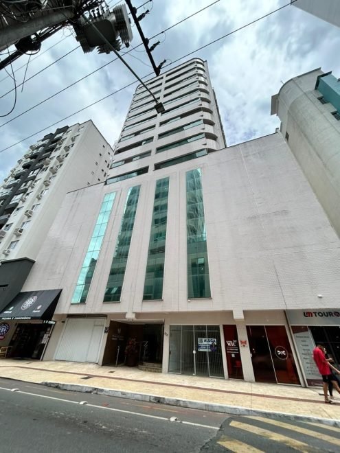 Apartamento com 3 dormitórios (sendo 3 suítes) à venda em Balneário Camboriú – Centro com 105 m²