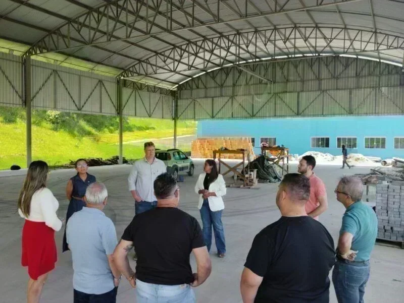 Obras em Escolas de Blumenau: EBM Annemarie Techentin Receberá Novas Salas e Quadra Esportiva até 2026