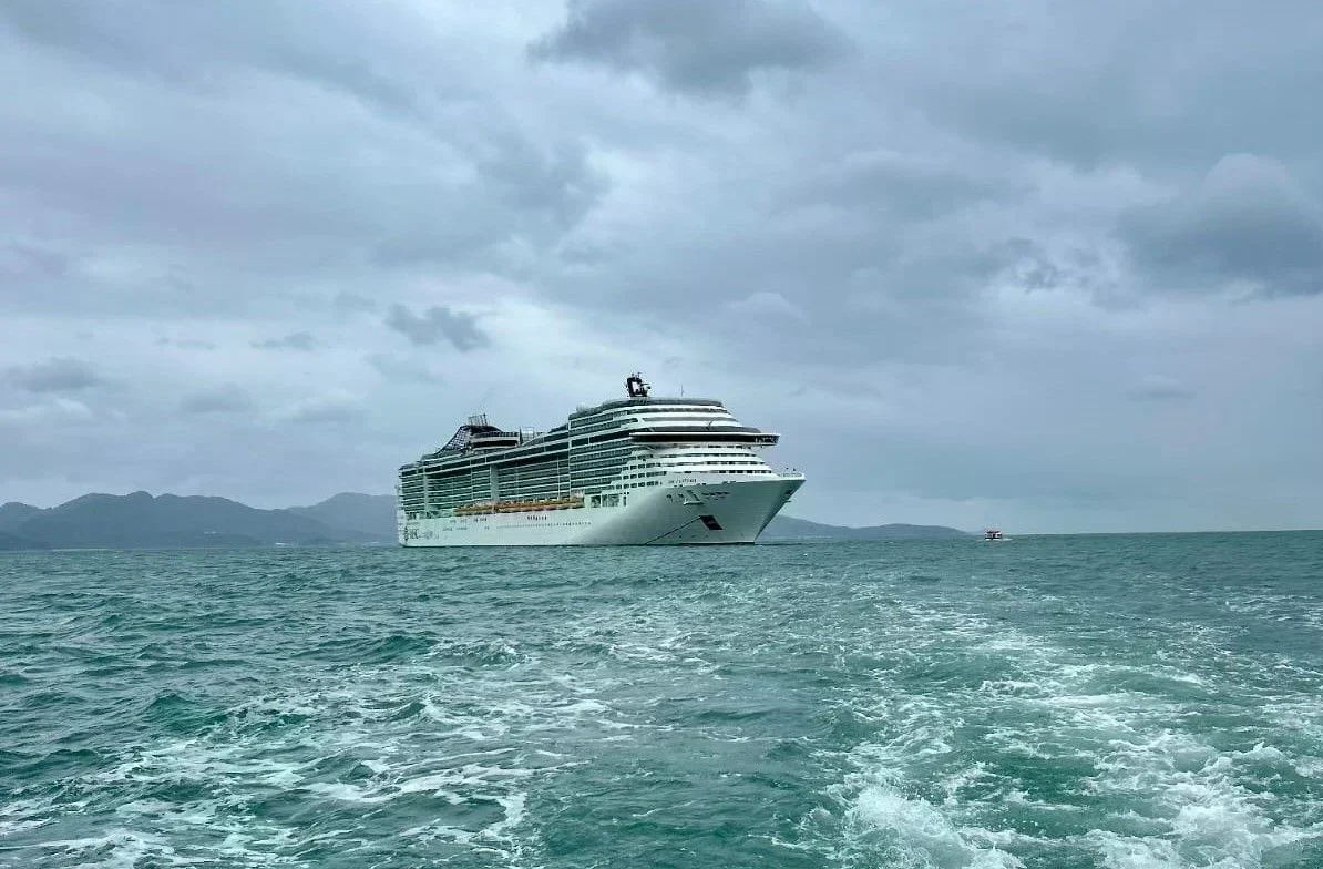 Porto Belo surpreende com escala do MSC Fantasia: 2.700 desembarques em meio a mau tempo