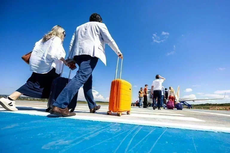 Santa Catarina alcança 8,5 milhões de passageiros aéreos em 2025: O que isso significa para o mercado?