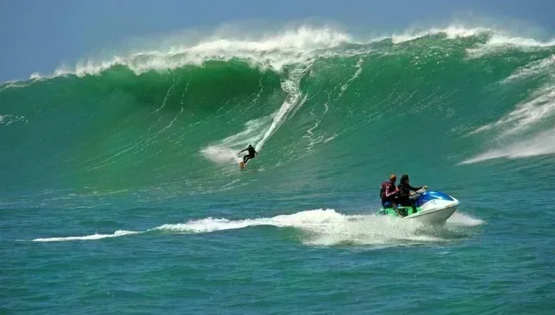 Seis novas leis de turismo em SC: O impacto da Rota do Big Surf e do Memorial Padre Léo