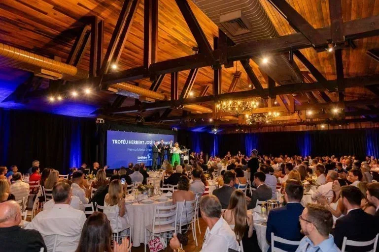 Sindilojas celebra 59 anos em Brusque com palestra de Juliano Schumacher e entrega do Troféu Herbert José Schlindwein