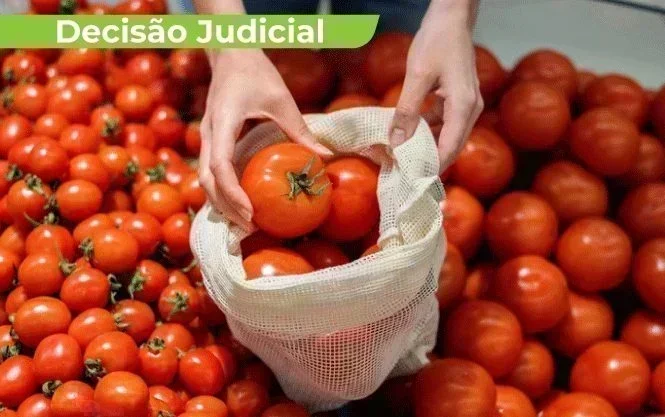 Supermercado condenado a indenizar consumidora após queda em tomate: R$ 5 mil por danos morais