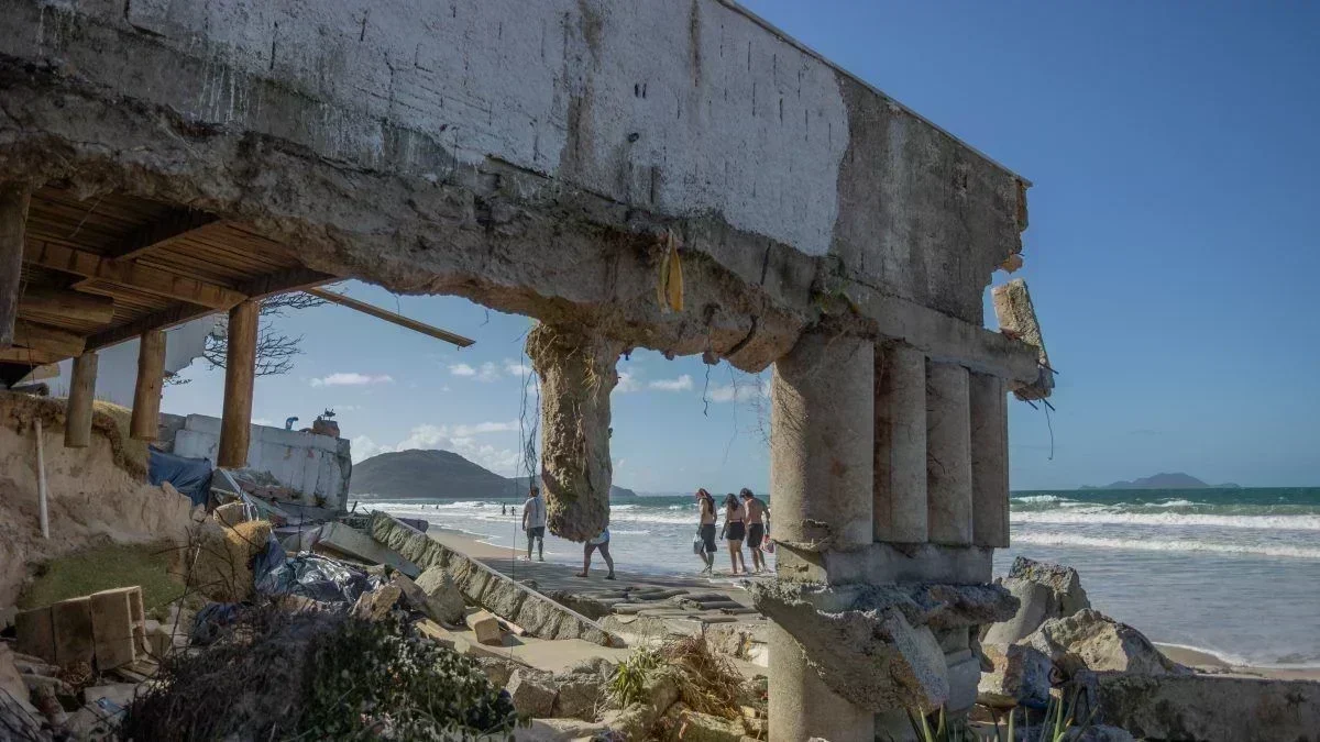 Suspensão de obra de R$ 1,8 milhão em Florianópolis impacta turismo na Praia dos Ingleses