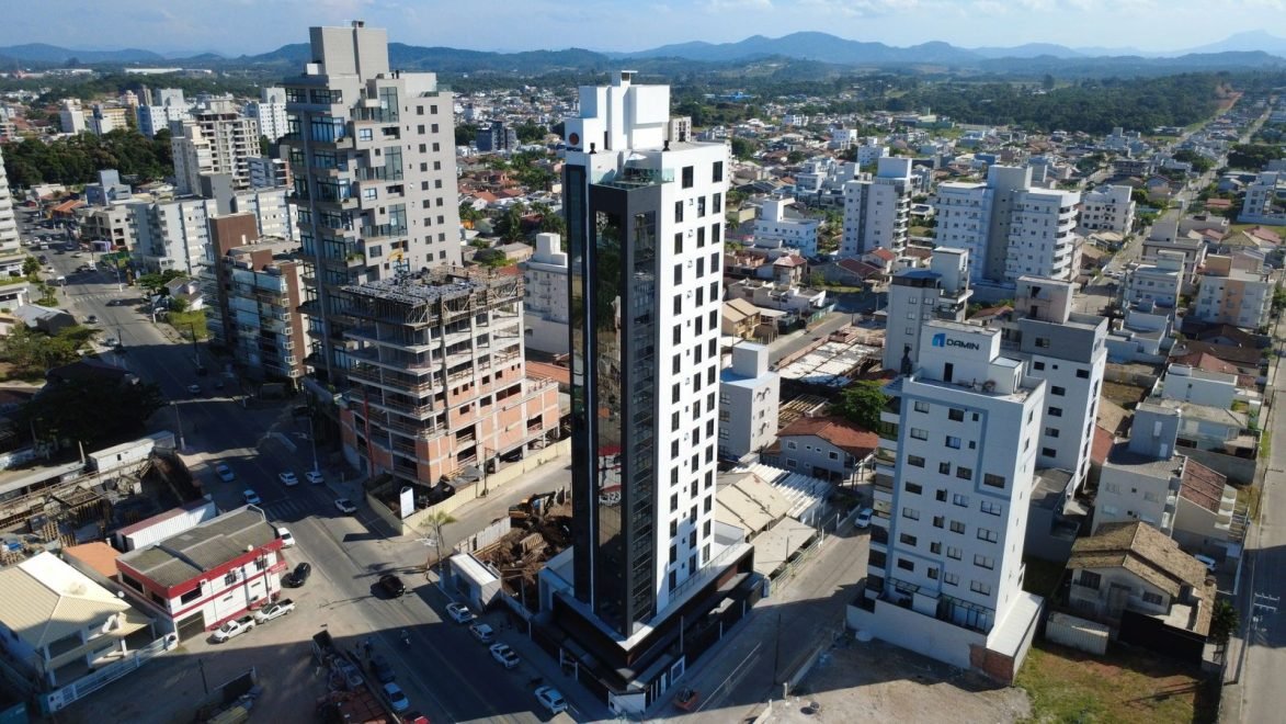 Apartamento com 3 dormitórios (sendo 3 suítes) à venda em Bal. Piçarras – Itacolomí com 100 m²