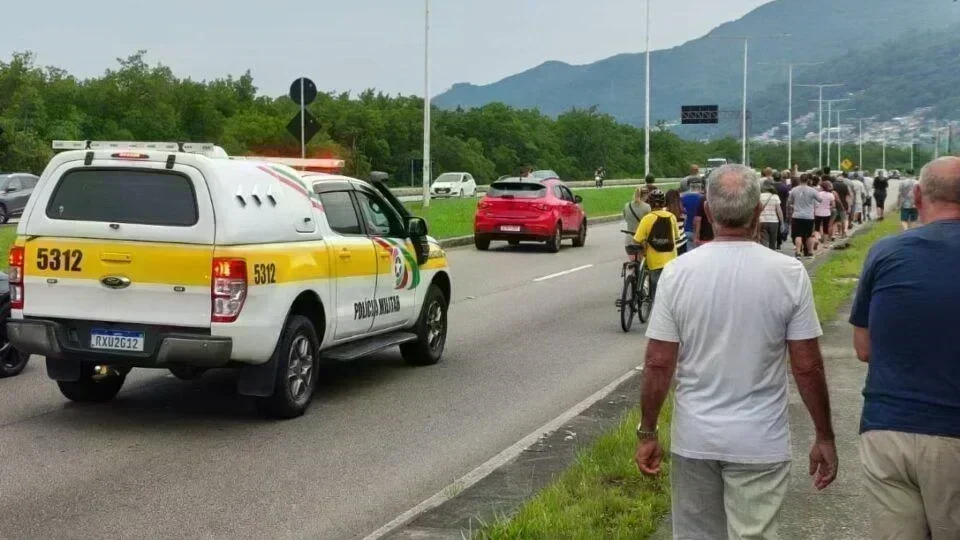 Protestos em Florianópolis Revelam Desafios Habitacionais Urgentes