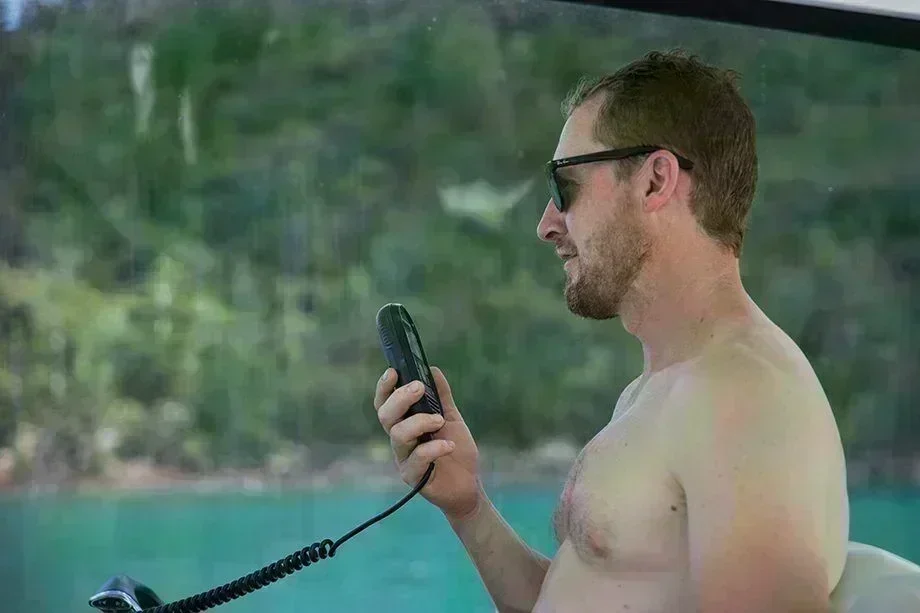 Regras de Radiocomunicação na Navegação: O Que Você Precisa Saber