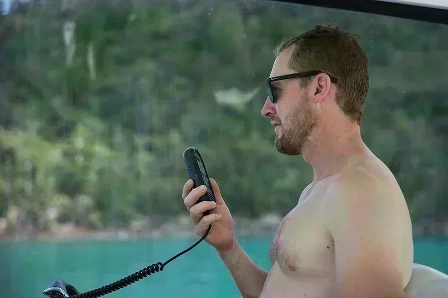 Regras de Radiocomunicação na Navegação: O Que Você Precisa Saber