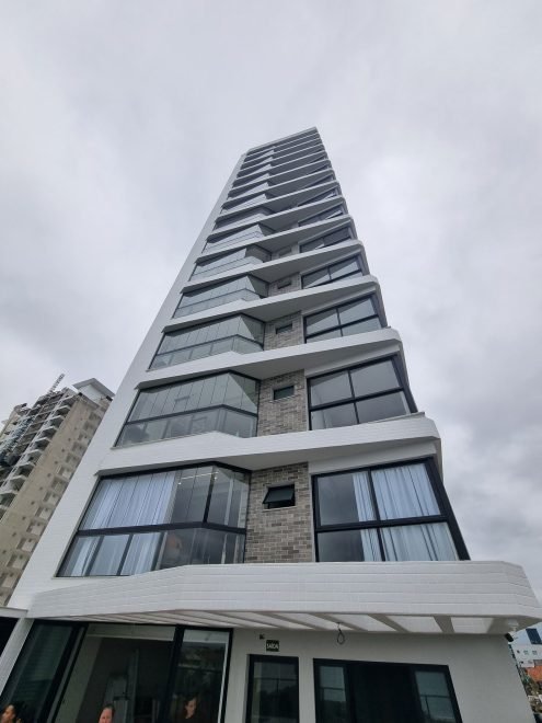 Apartamento com 3 dormitórios (sendo 3 suítes) à venda em Bal. Piçarras – Itacolomí com 106 m²