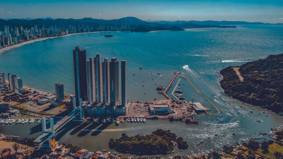Balneário Camboriú: O Mercado Imobiliário que Não Para de Crescer