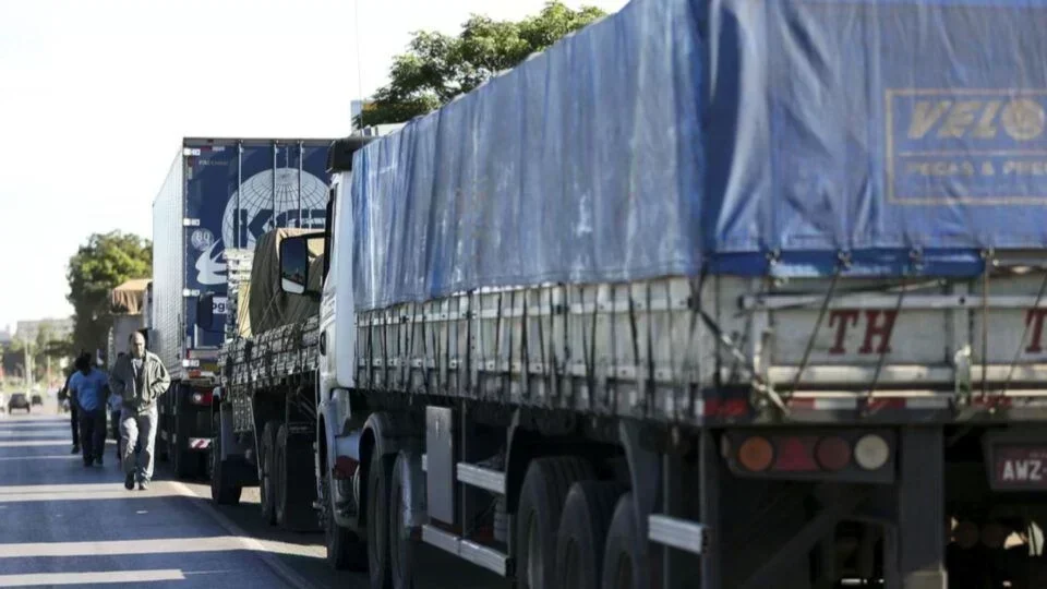 Caminhoneiros em Santos: Decisão Crítica para o Futuro do Transporte