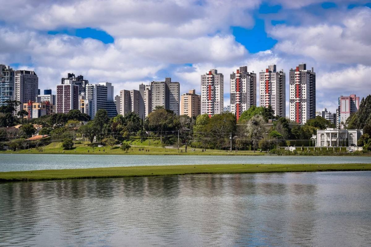 Curitiba: Investindo em Bairros Nobres com Baixa Violência