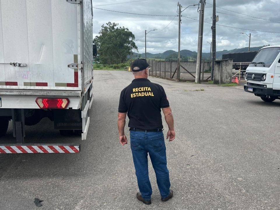 Fiscalização em Santa Catarina: R$ 800 mil em Irregularidades Fiscais