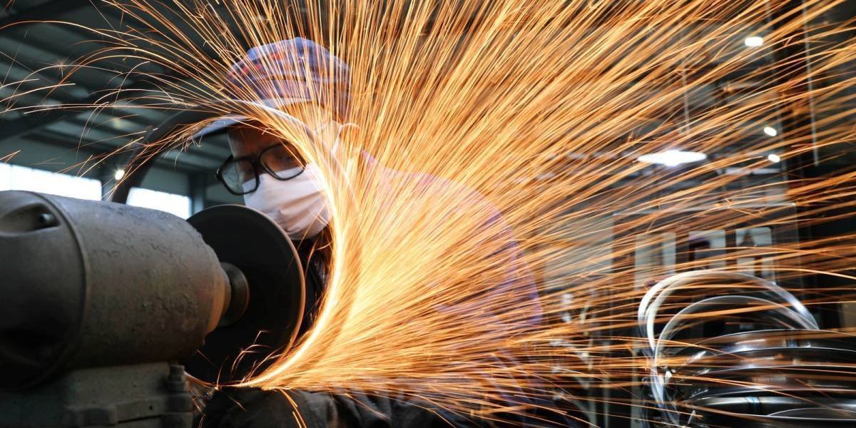 Indústria em 2026: O que 56% dos empresários estão planejando