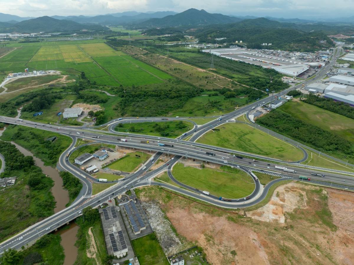 Inovação e Agilidade: A Revolução do Isopor nas Estradas de SC