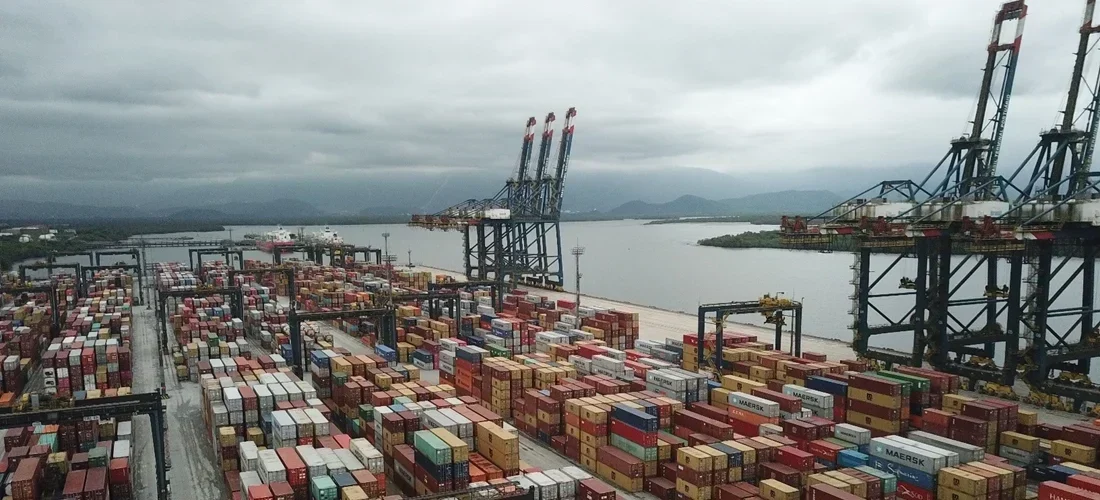 Porto de Santos: Recorde de Movimentação e Oportunidades para Investidores