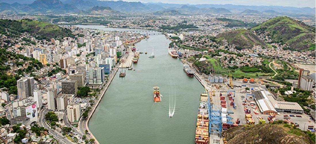 Porto de Vitória: Estrutura Pronta, Mas Ação Urgente Necessária