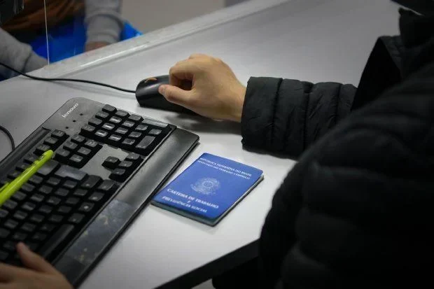 Reajuste do Salário Mínimo Regional de SC: Oportunidade ou Desafio?