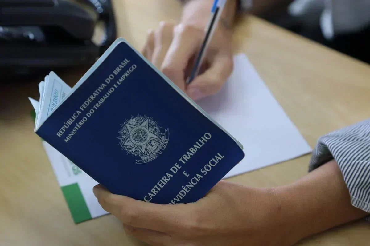 Santa Catarina tem 10.419 novas vagas: Oportunidade ou Descaso?