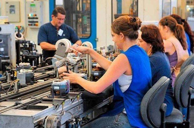 Serviços no Brasil: Crescimento Sólido e Desafios no Turismo