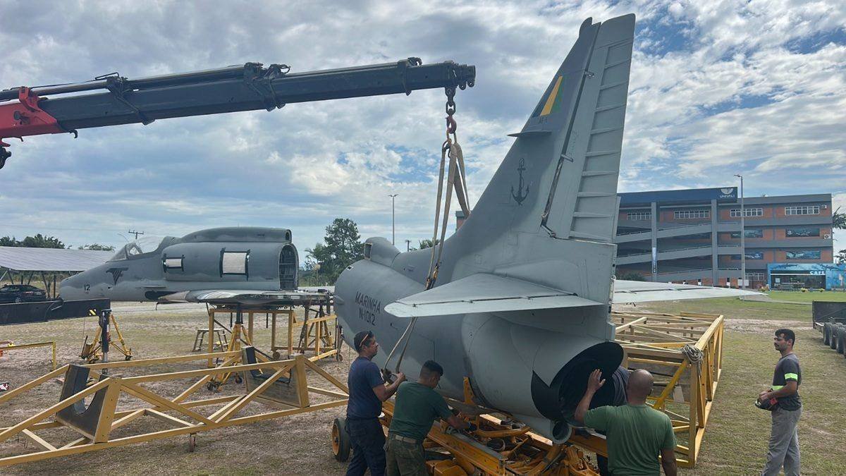 A-4 Skyhawk: Atração e Oportunidade em Balneário Piçarras