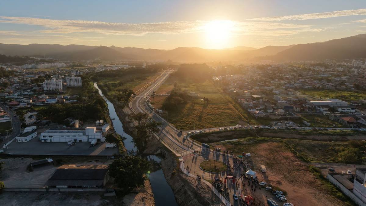 Avenida Arlindo Phillipi May: Oportunidade de Crescimento em Palhoça