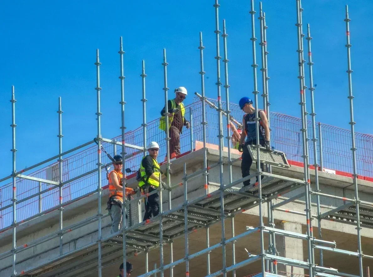 Construtoras Superam PIB da Construção: Oportunidade ou Risco?