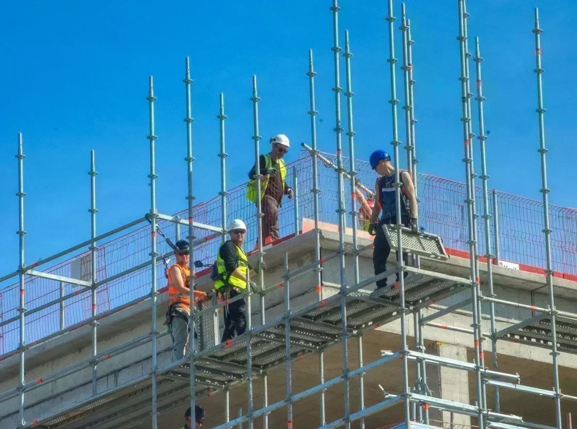 Construtoras Superam PIB da Construção: Oportunidade ou Risco?