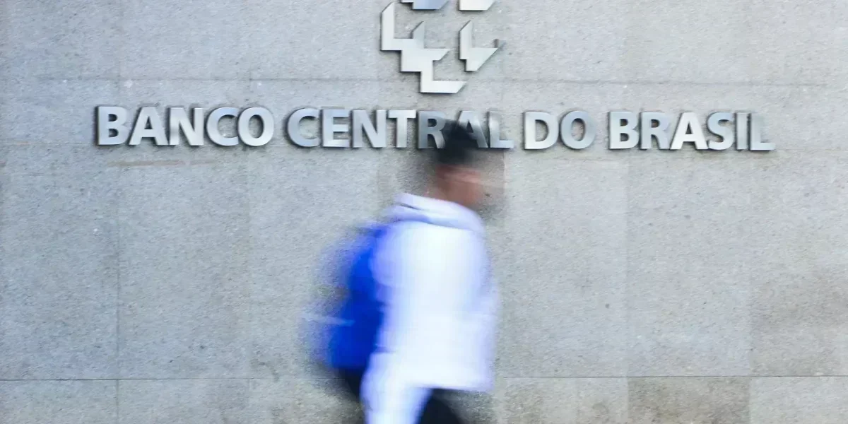 Crédito caro e endividamento: a tempestade financeira das famílias
