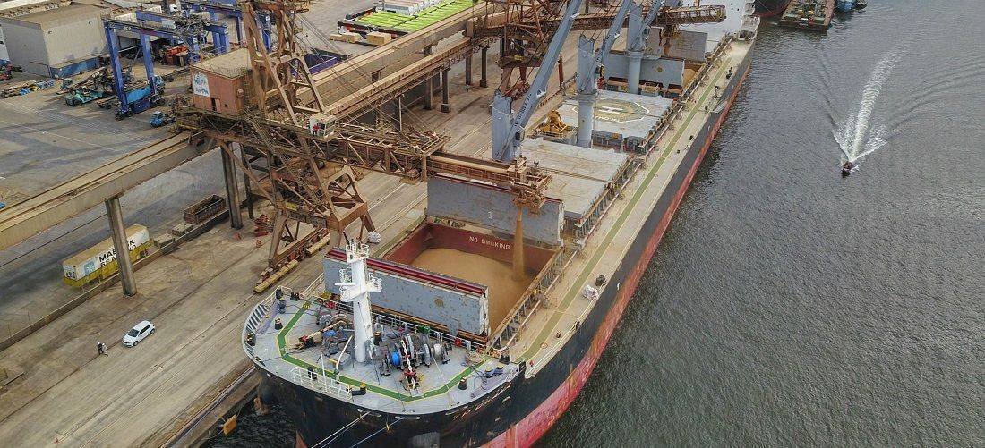 Desvio de Exportações: O Impacto do Fechamento do Estreito de Hormuz no Agronegócio Brasileiro