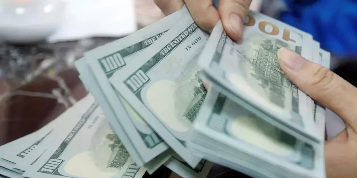 Dólar em alta e Ibovespa em queda: o que isso significa para você?