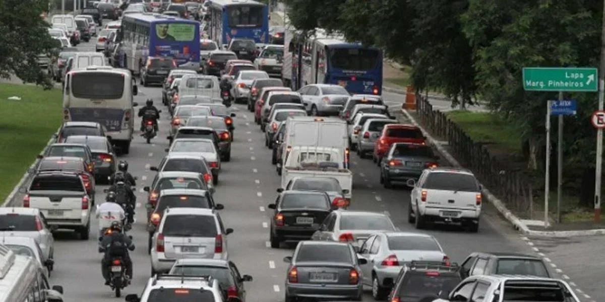 Inflação em Alta: O Impacto da Gasolina e Alimentos no Seu Bolso