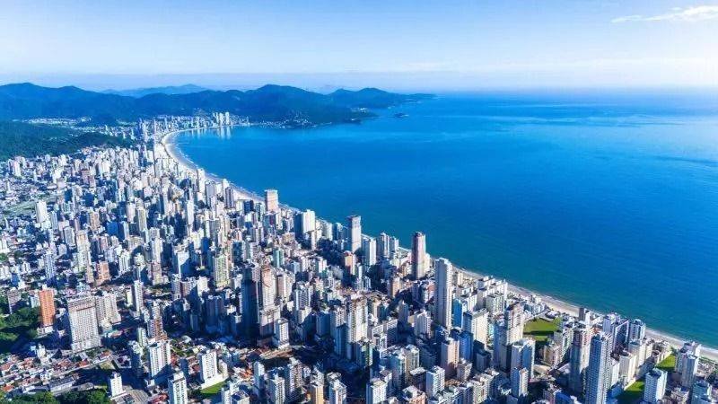 Itapema: 64 Anos de Emancipação e Desafios do Crescimento