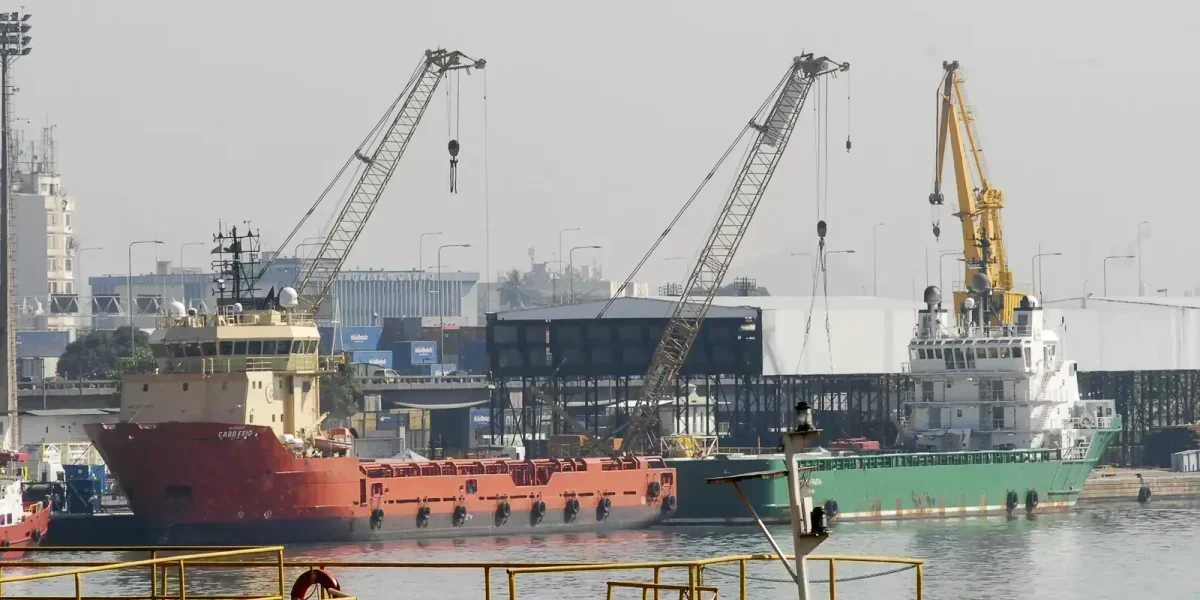 Superávit Comercial: Um Sinal de Alerta para Investidores