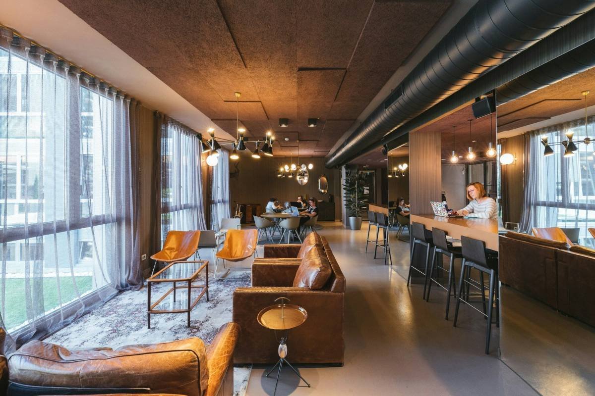 Coworkings de Luxo: O Futuro do Trabalho e da Vida em Condomínios